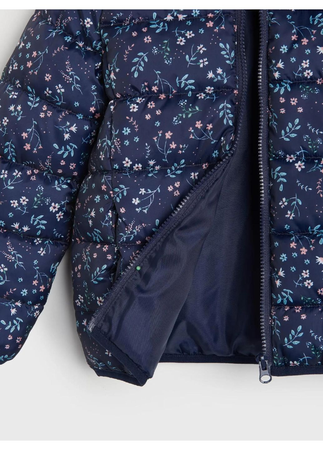 Темно-синяя демисезонная детская демисезонная стеганная куртка для девочки темно-синяя (25101612) Sinsay