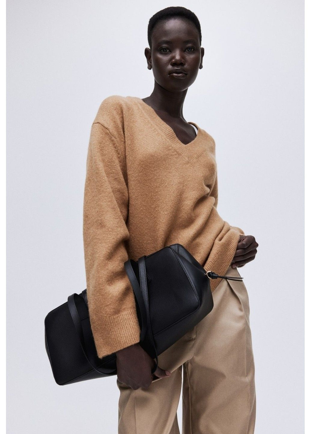 Бежевый демисезонный женский оверсайз свитер с v-образным вырезом н&м (58692) xs бежевый H&M