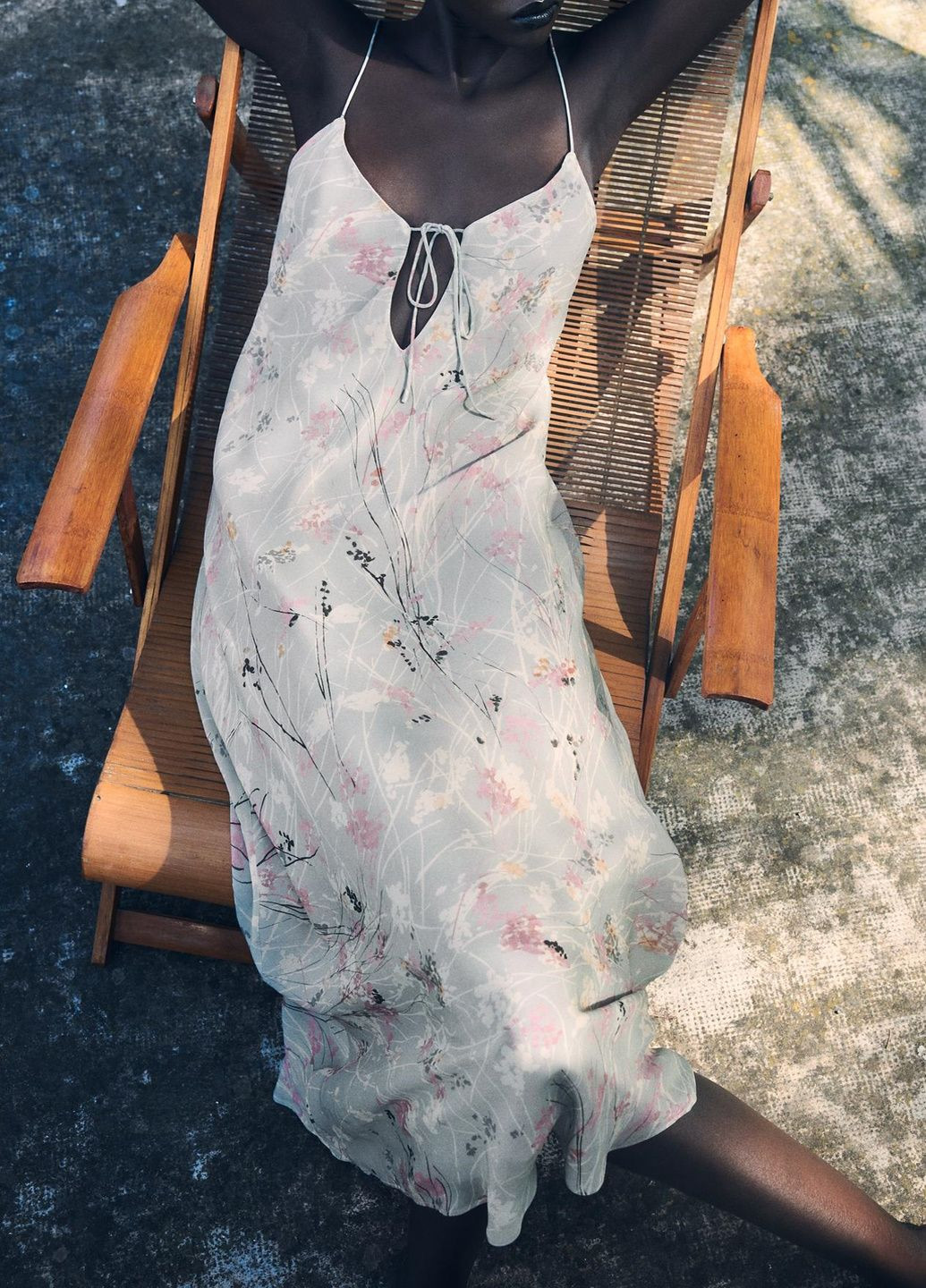 Сіра сукня Zara з абстрактним візерунком