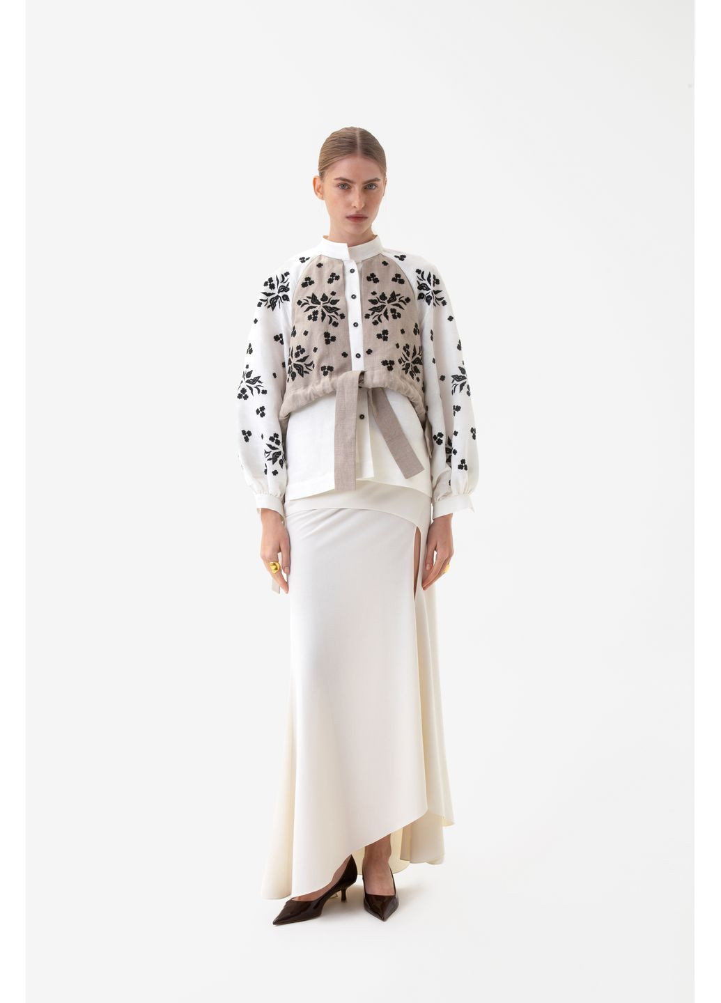 Біла блуза з кептариком яворівський дивоцвіт (чорний орнамент) Gaptuvalnya Блуза реглан вільного крою