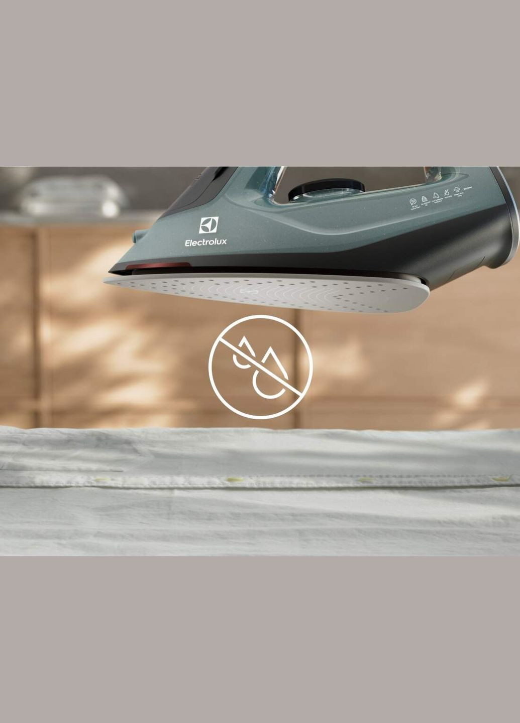 Праска, 2400Вт, 250мл, паровий удар 110гр, керам. підошва, зелено-черний Electrolux (315602784)