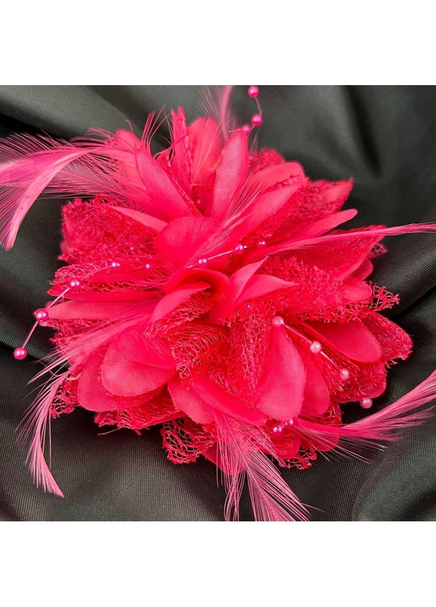 Брошка-резинка квітка з пір'ям 9 см, тканина - рожевий Plus-plus (352749330)