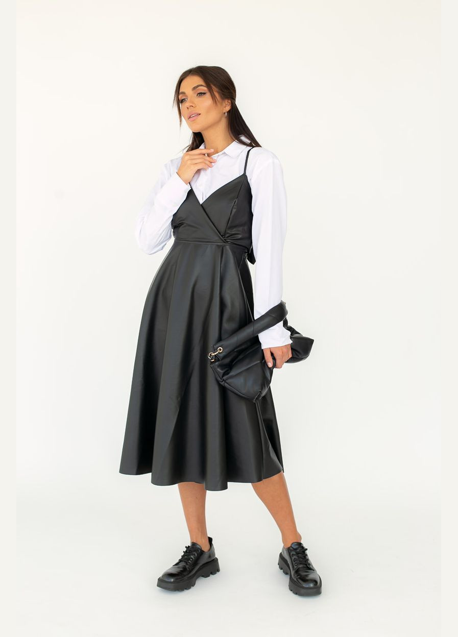 Летний женский сарафан из кожзама на тонких бретелях с клешной юбкой Liton однотонный