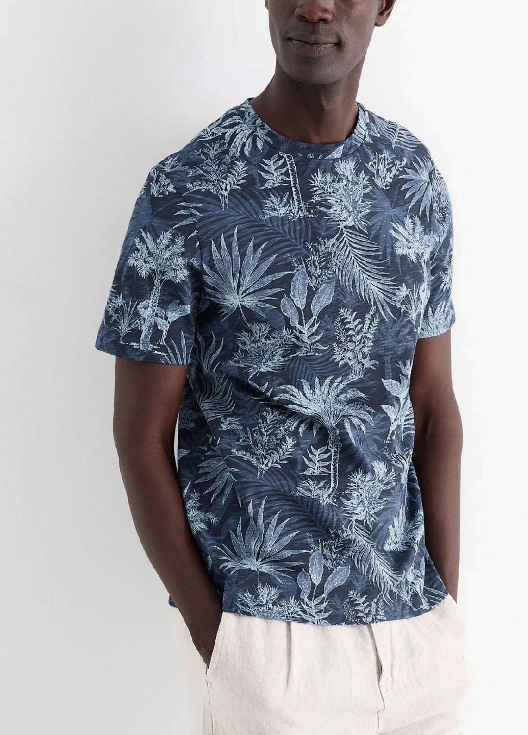 Темно-синяя футболка C&A