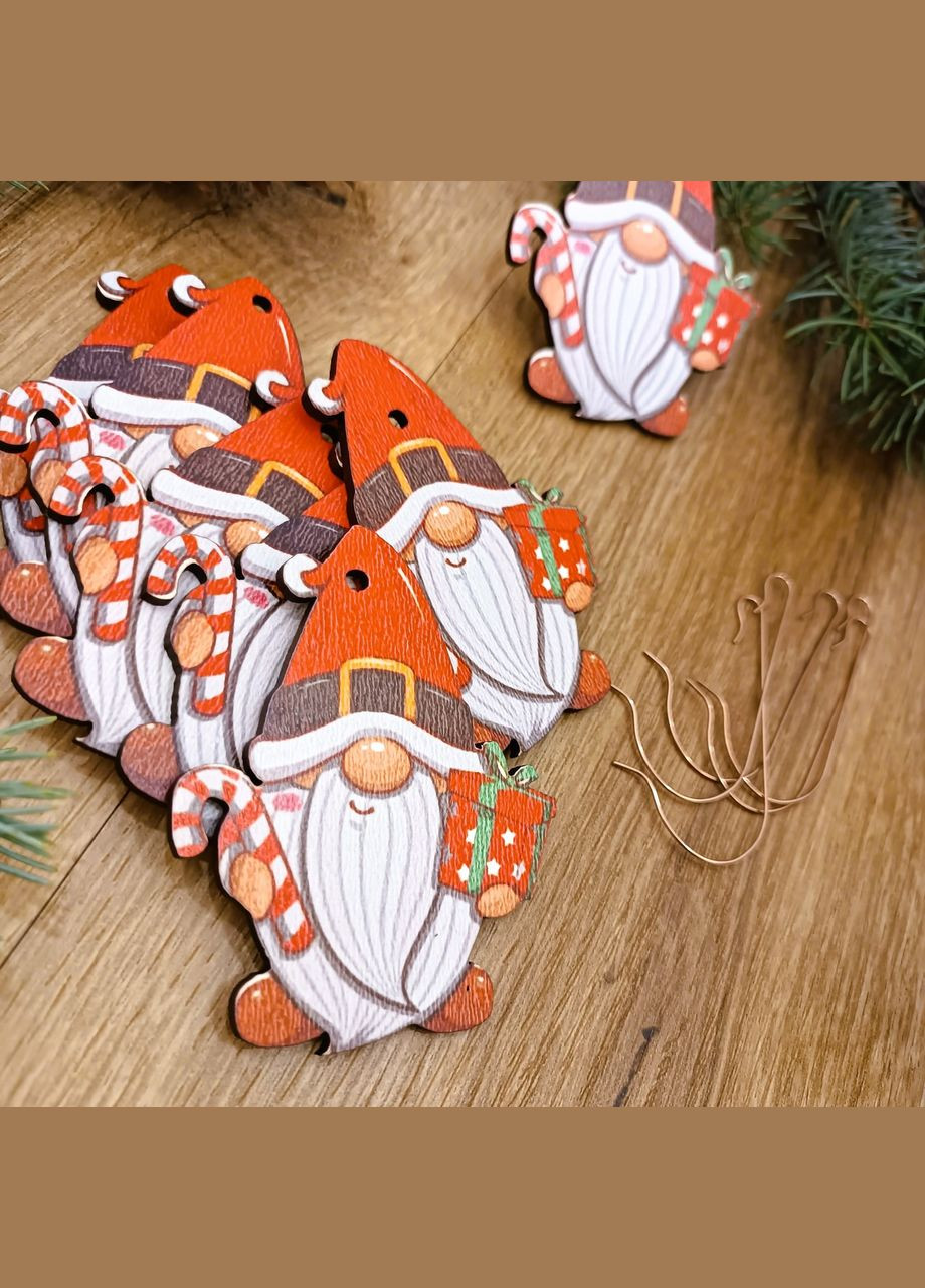 Дерев'яна еко-іграшка з гачками на ялинку Гном (DN-736) Luxyart (308359717)