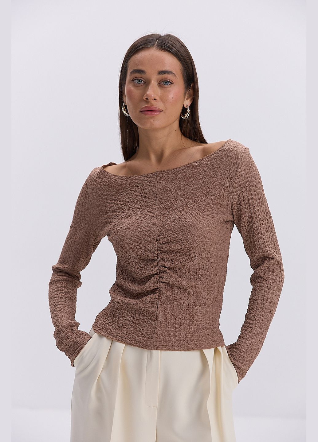 Женский лонгслив из жатого шоколадного трикотажа Arjen (324392995)