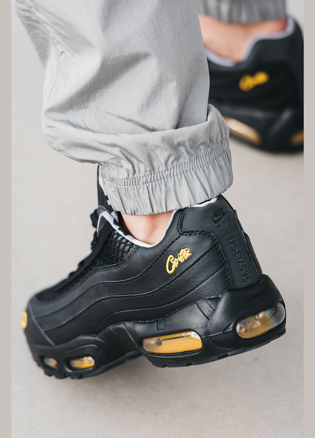 Черные всесезонные кроссовки мужские nike air max 95 corteiz black yellow | найк аир макс 95 черные жёлтые No Brand