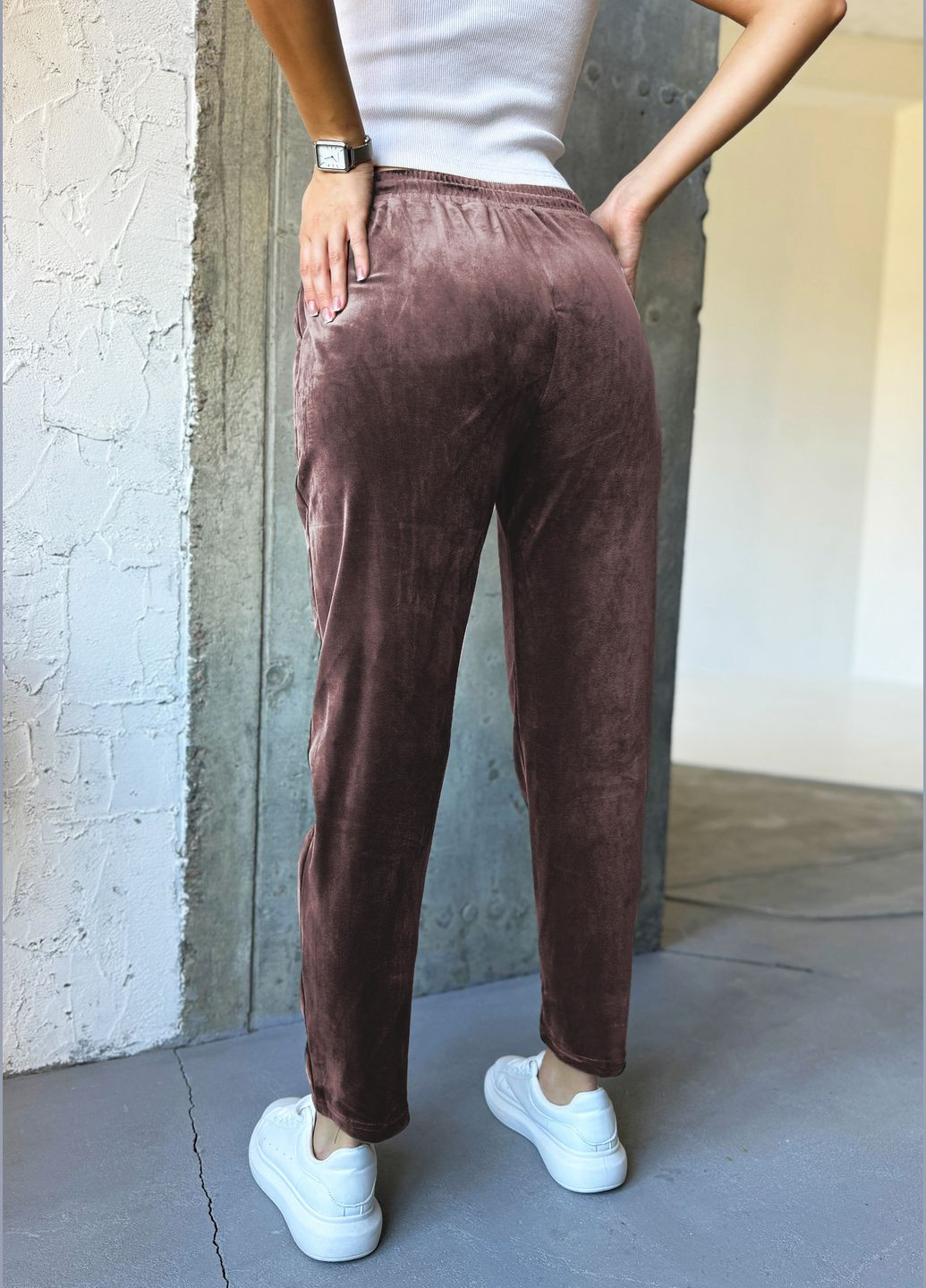 Практичні жіночі велюрові штани завуженого крою InFashion Штани (316660416)