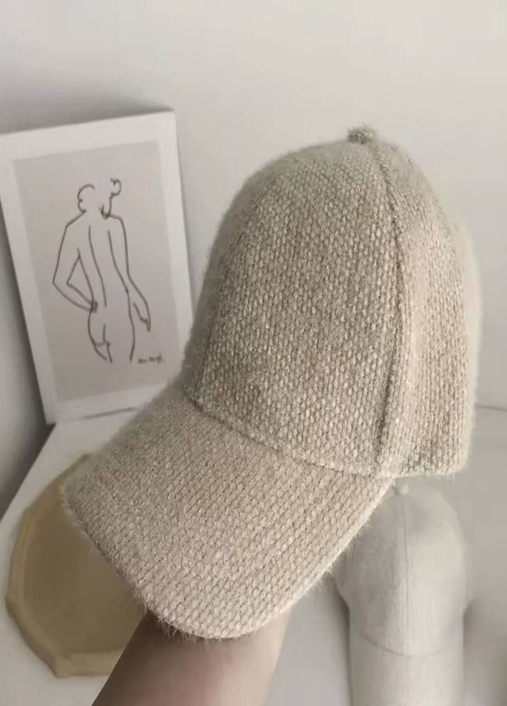 Кепка вовняна плюшева тепла на зиму бежева One Size No Brand (303403619)