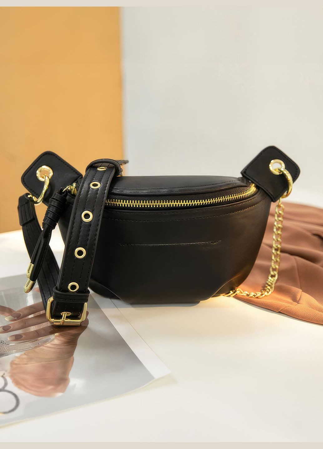 Сумка бананка через плечо женская / модная поясная сумка бананка на цепочке / сумка кросс боди OnePro (286328315)