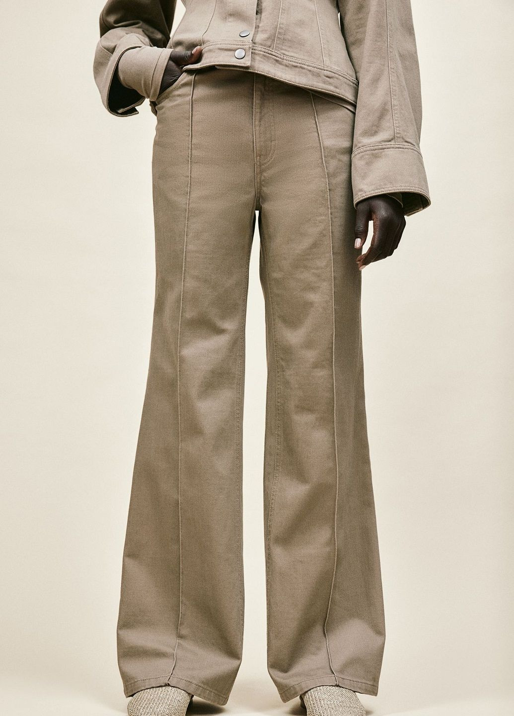 Темно-бежевые джинсовые демисезонные брюки H&M