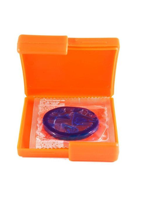 Кондомница из прочного пластика Оранжевым цветом One (316090428)