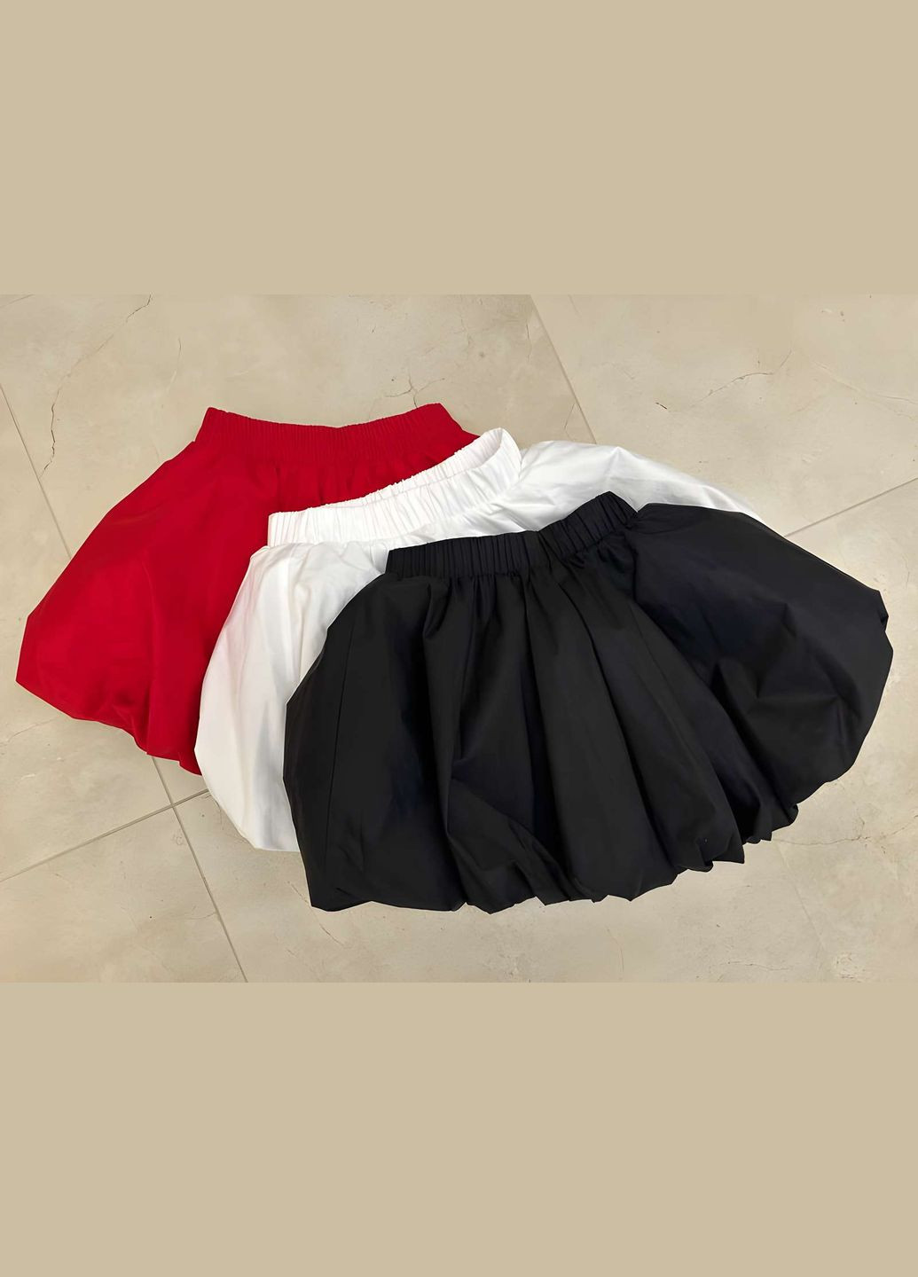 Белая повседневная, кэжуал, коктейльный однотонная красная женская пышная котоновая короткая юбка баллон мини на резинке No Brand
