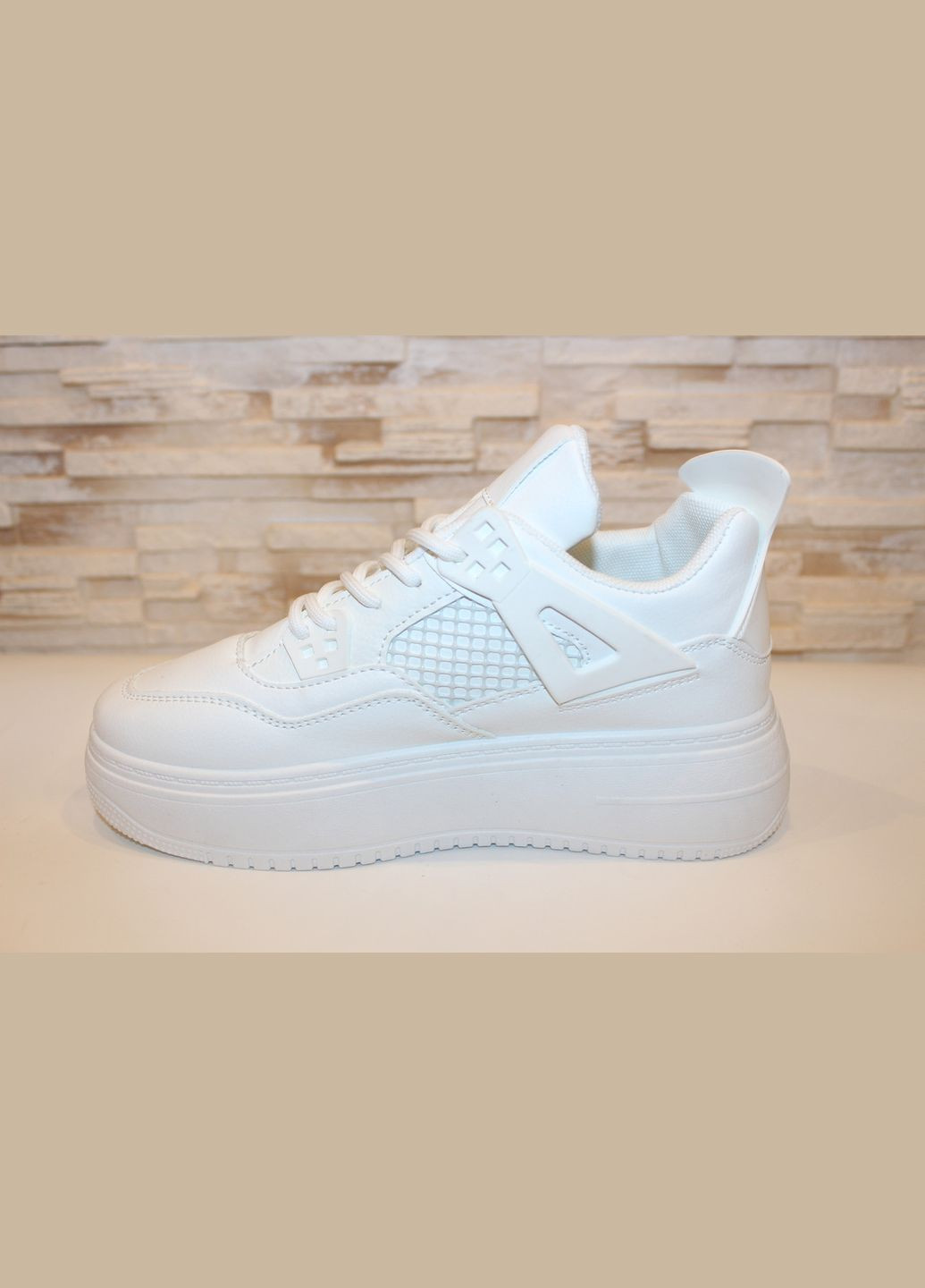 білі на шнурівці No Brand Кросівки жіночі білі демісезони (334728685)