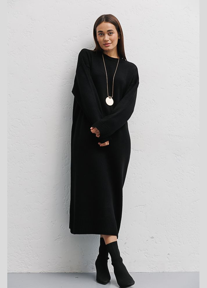 Черное вязаное длинное платье oversize серого цвета Arjen