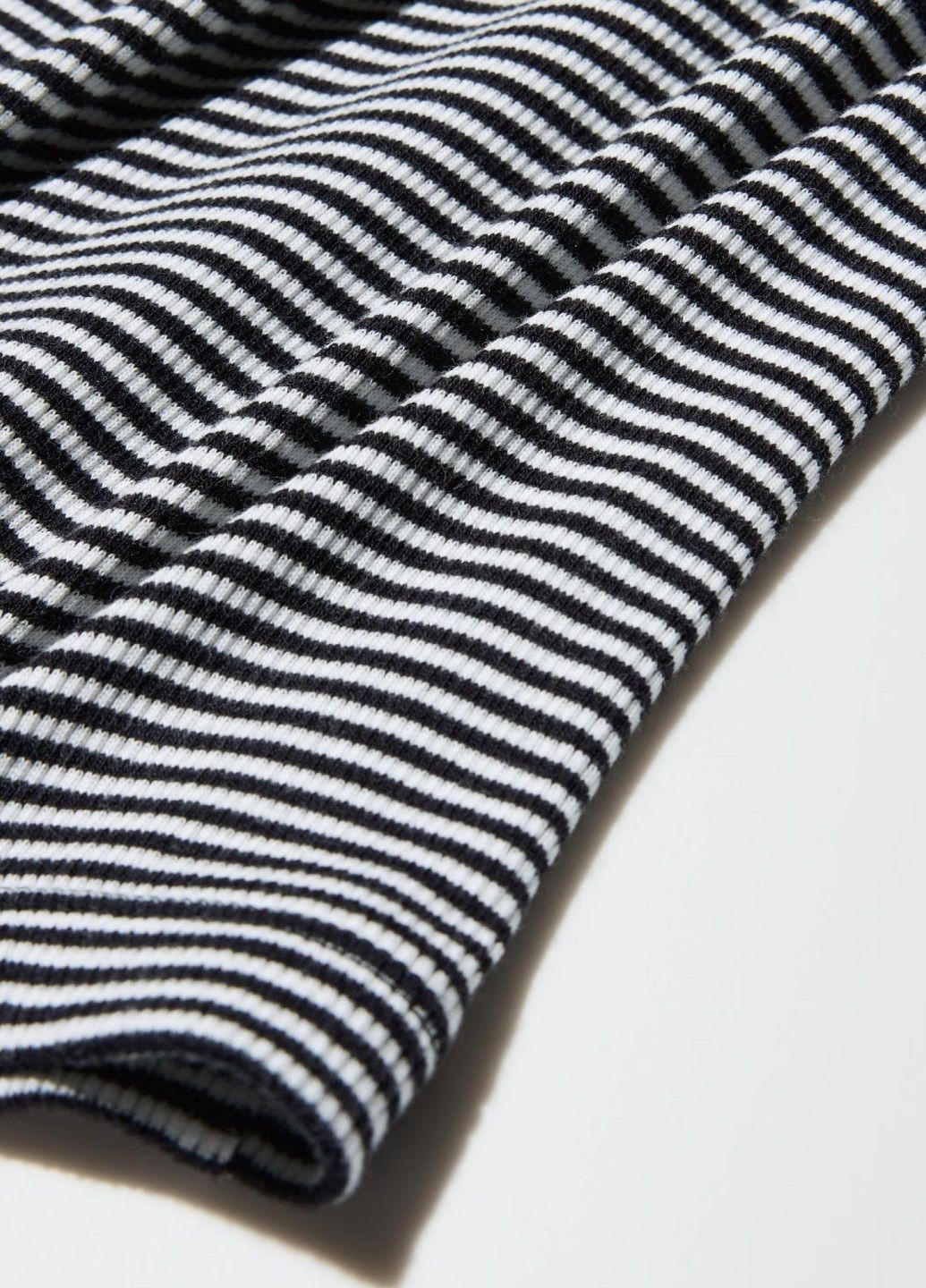 Темно-коричневое платье Uniqlo в полоску