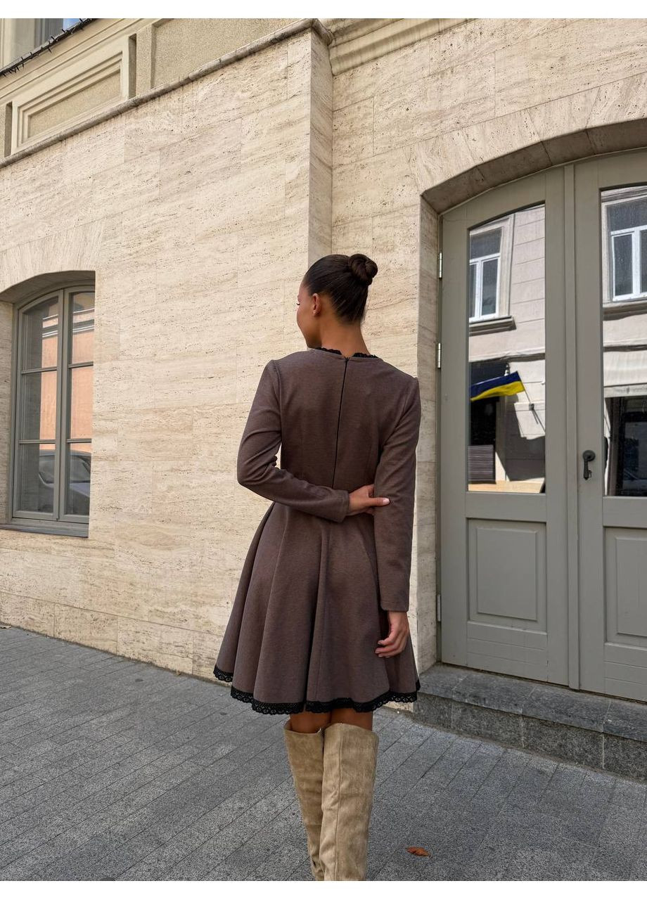 Коричнева вечірня жіноча сукня міні з мереживом та пишною спідницею кльош MonCher