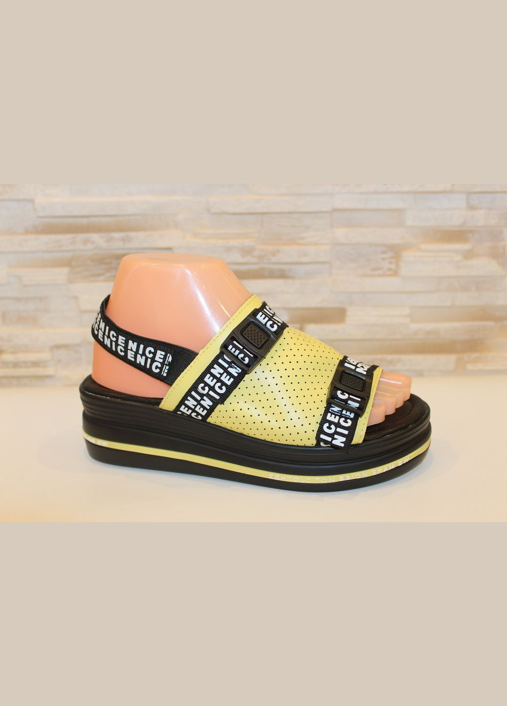 Босоніжки жіночі жовті на танкетці VIKA Босоніжки жіночі літні (334728689)