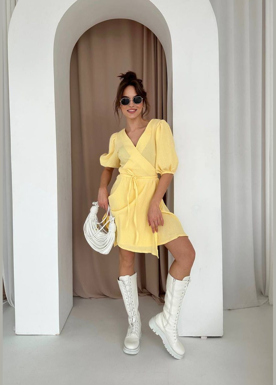 Желтое муслиновый сарафан на запах желтого цвета 33327 на запах No Brand однотонное