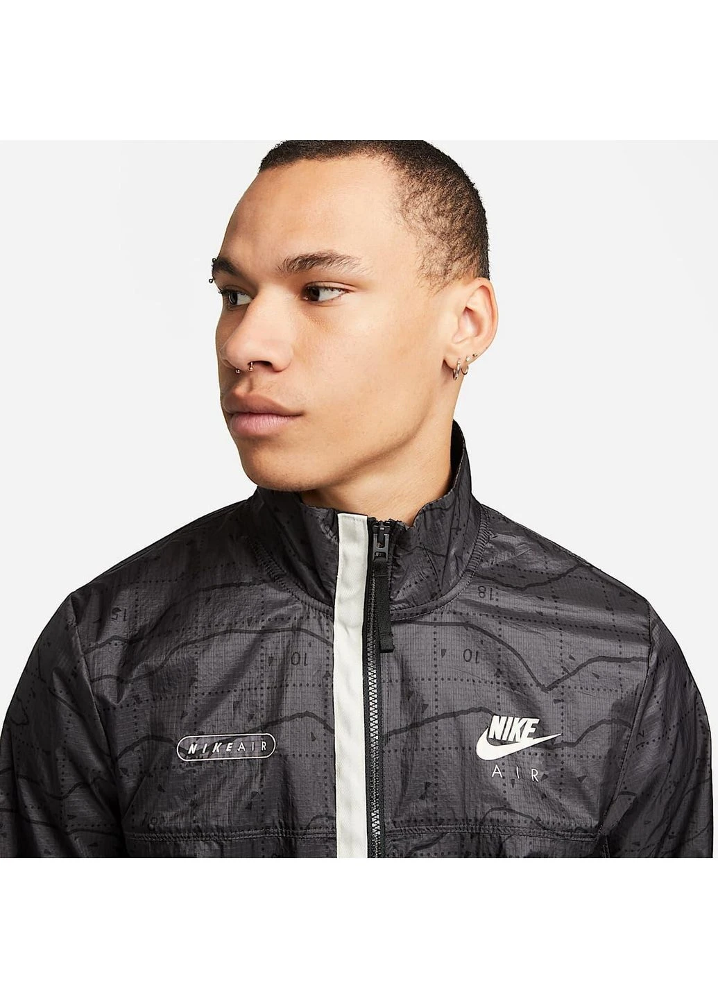Сіра демісезонна вітровка Nike