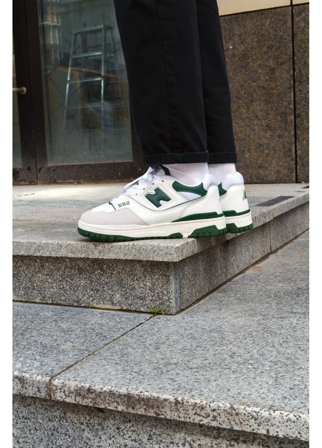 Серые демисезонные кроссовки мужские new balance 550 white green нью беланс 550 No Brand
