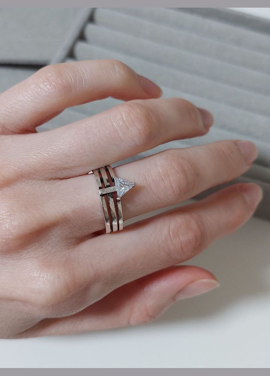 Каблучка з камінцем Трикутник MM0058 медичне срібло DeKolie (338211749)