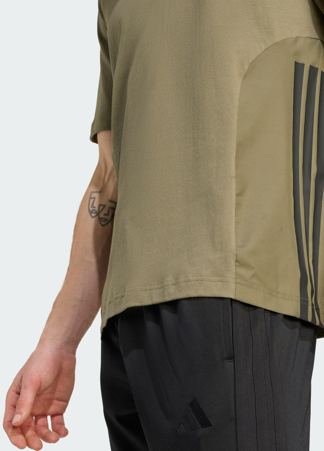 Зелена футболка city tech utility adidas