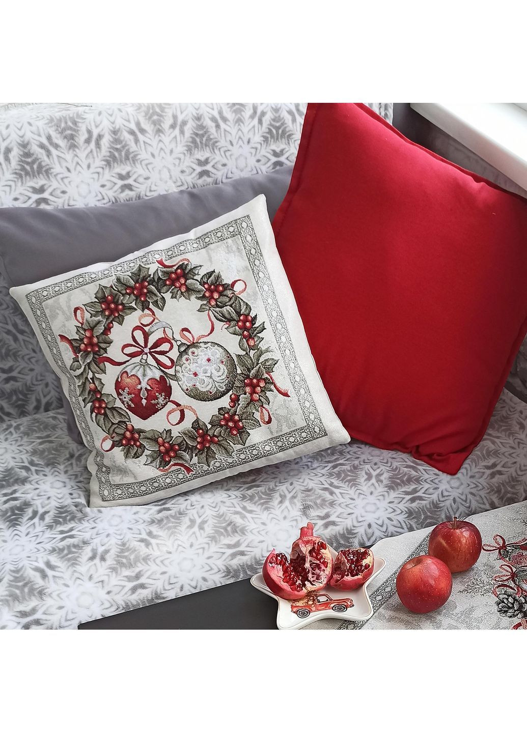 Наволочка декоративная Рождественский венок гобеленовая 43х45 см серебристая (0010-NAV45) Maystat (364237469)