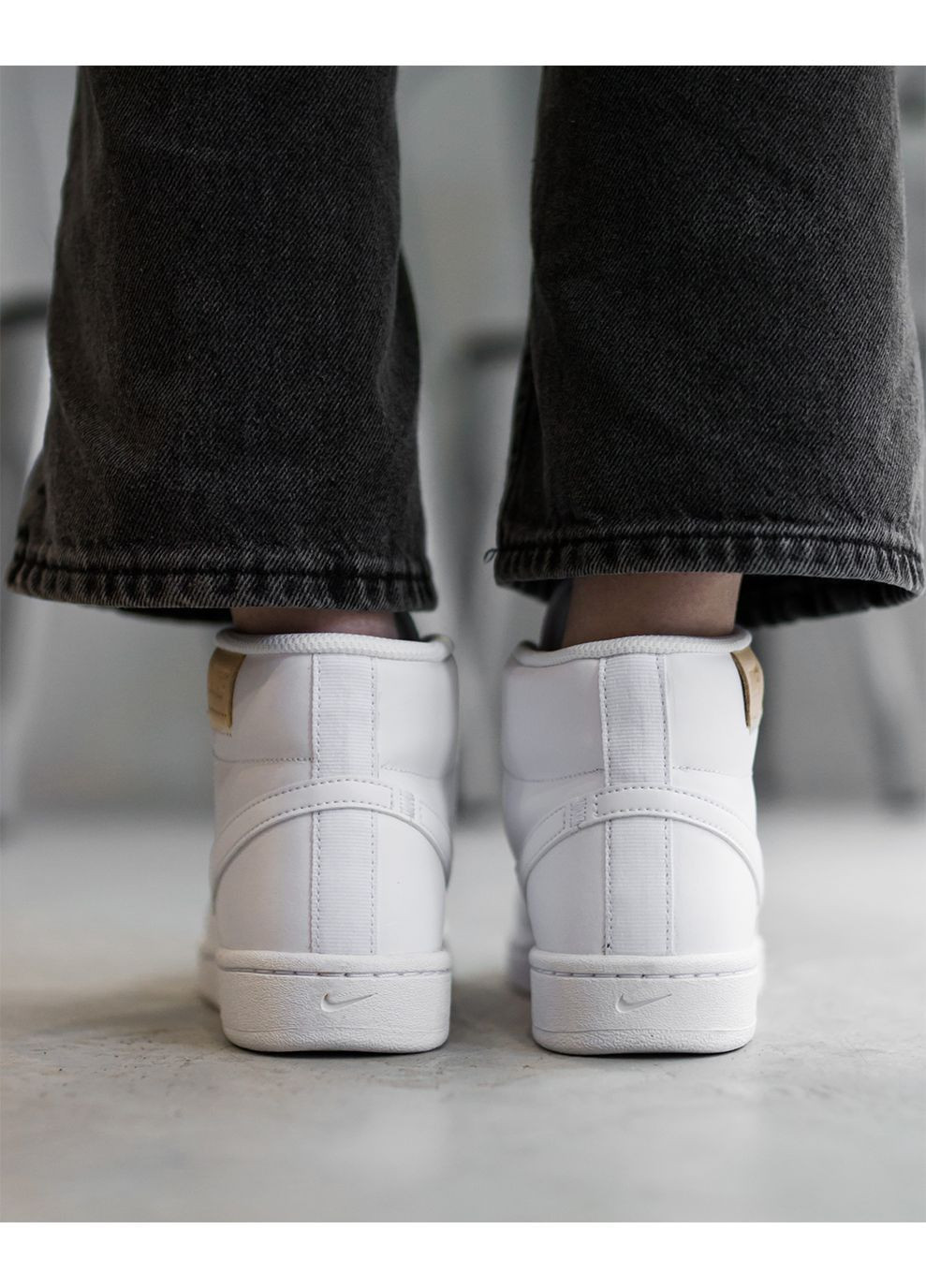 Женские Кроссовки COURT ROYALE 2 MID Белый Nike белые демисезоны (333955595)