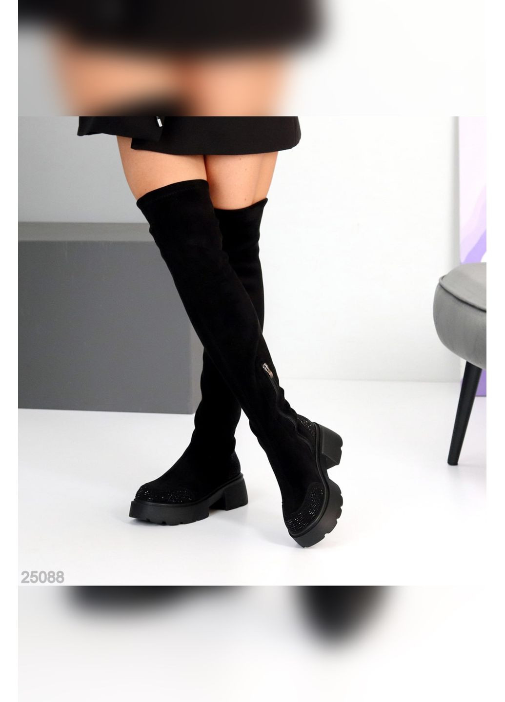 Черные осенние эффектные женские ботфорты No Brand