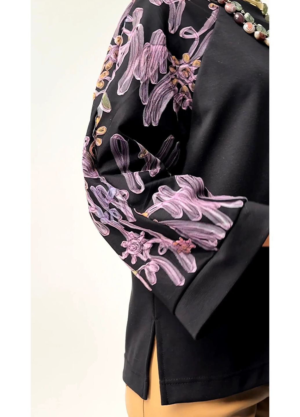 Комбінована чорна трикотажна кофта з вишуканим рукавом - ua54 / eu48 Iren Klairie