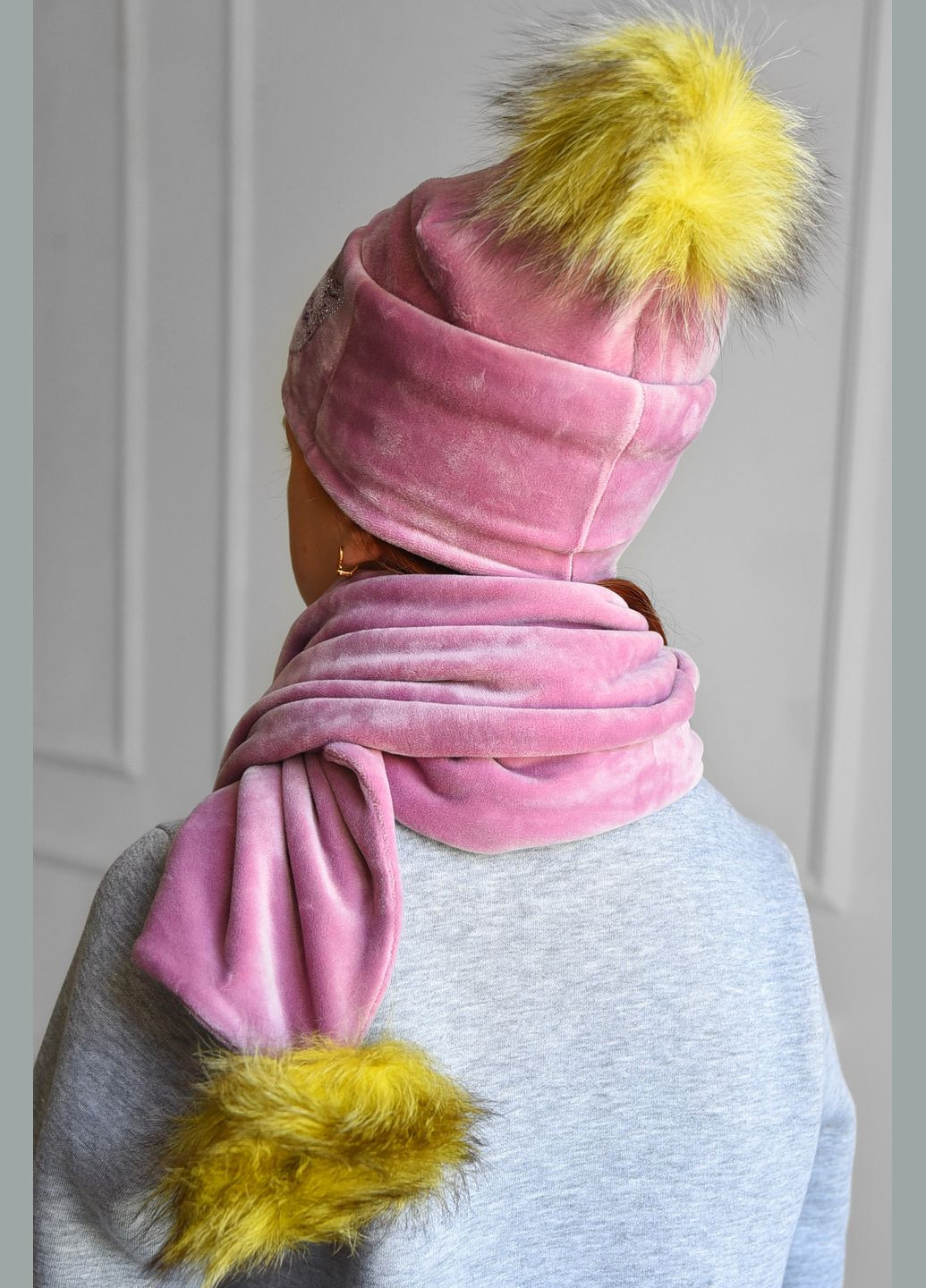 Набір шапка+шарф підлітковий для дівчинки велюровий рожевого кольору Let's Shop (301764176)