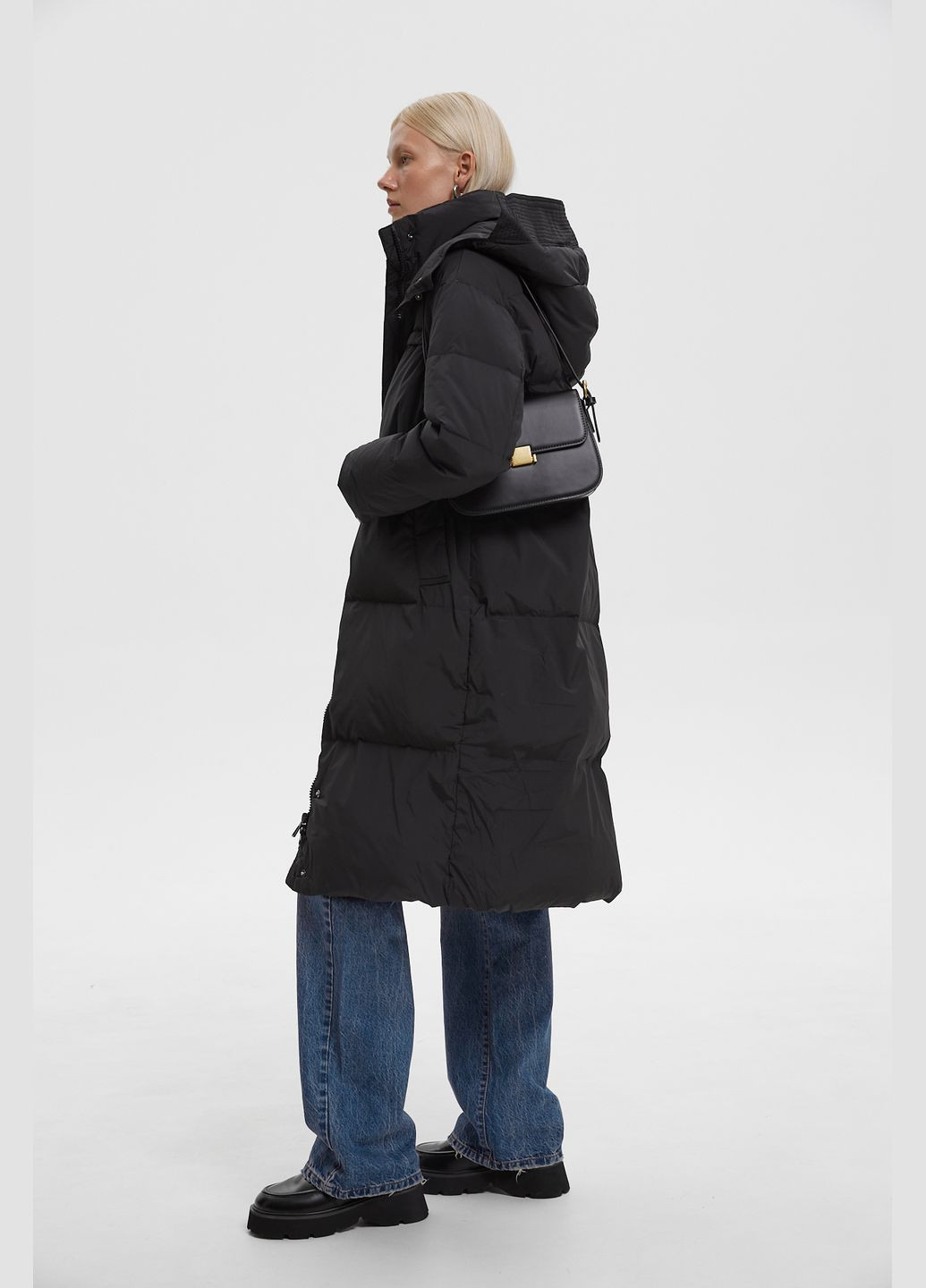 Черная зимняя куртка, цвет черный Estro