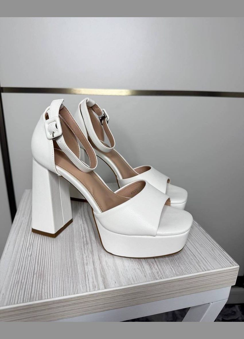 Жіночі білі босоніжки на каблуку та платформі No Brand (333835048)