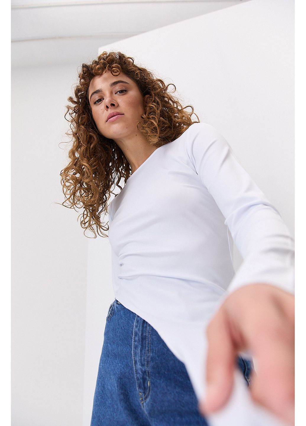 Жіночий лонгслів з мікри з асиметричним низом Arjen (356501449)