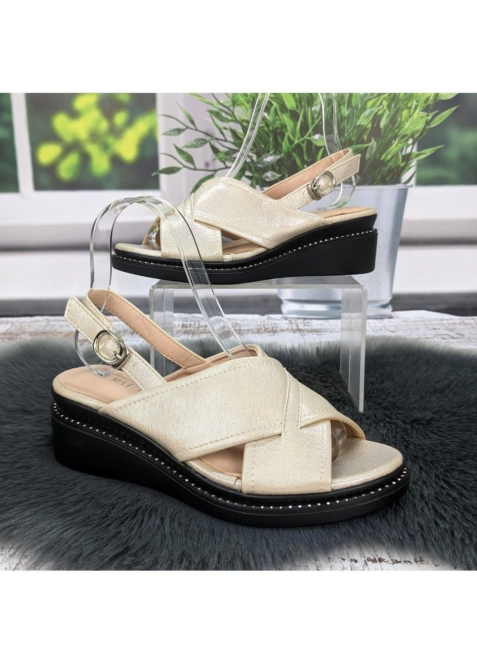 Босоніжки жіночі на невисокій платформі Fashion (332018016)