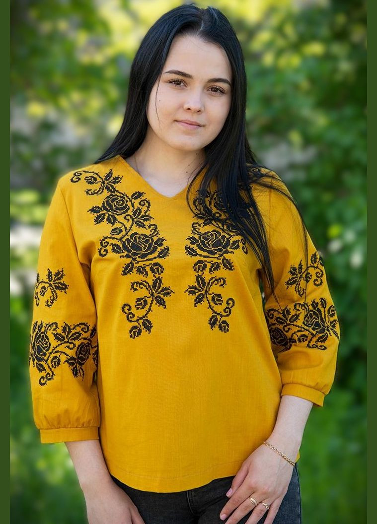 Горчичная женская льняная вышиванка горчичная с контрастной черной вышивкой и рукавом 3/4 узор цветочный приталенная, свободная, прямой лен (323159668)