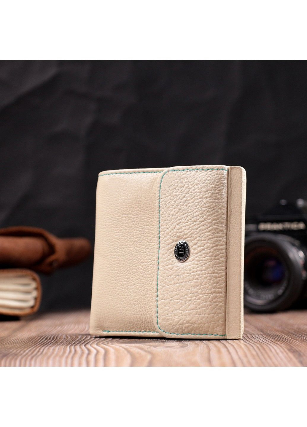 Красивий жіночий гаманець середнього розміру з натуральної шкіри 19499 Білий st leather (278258937)