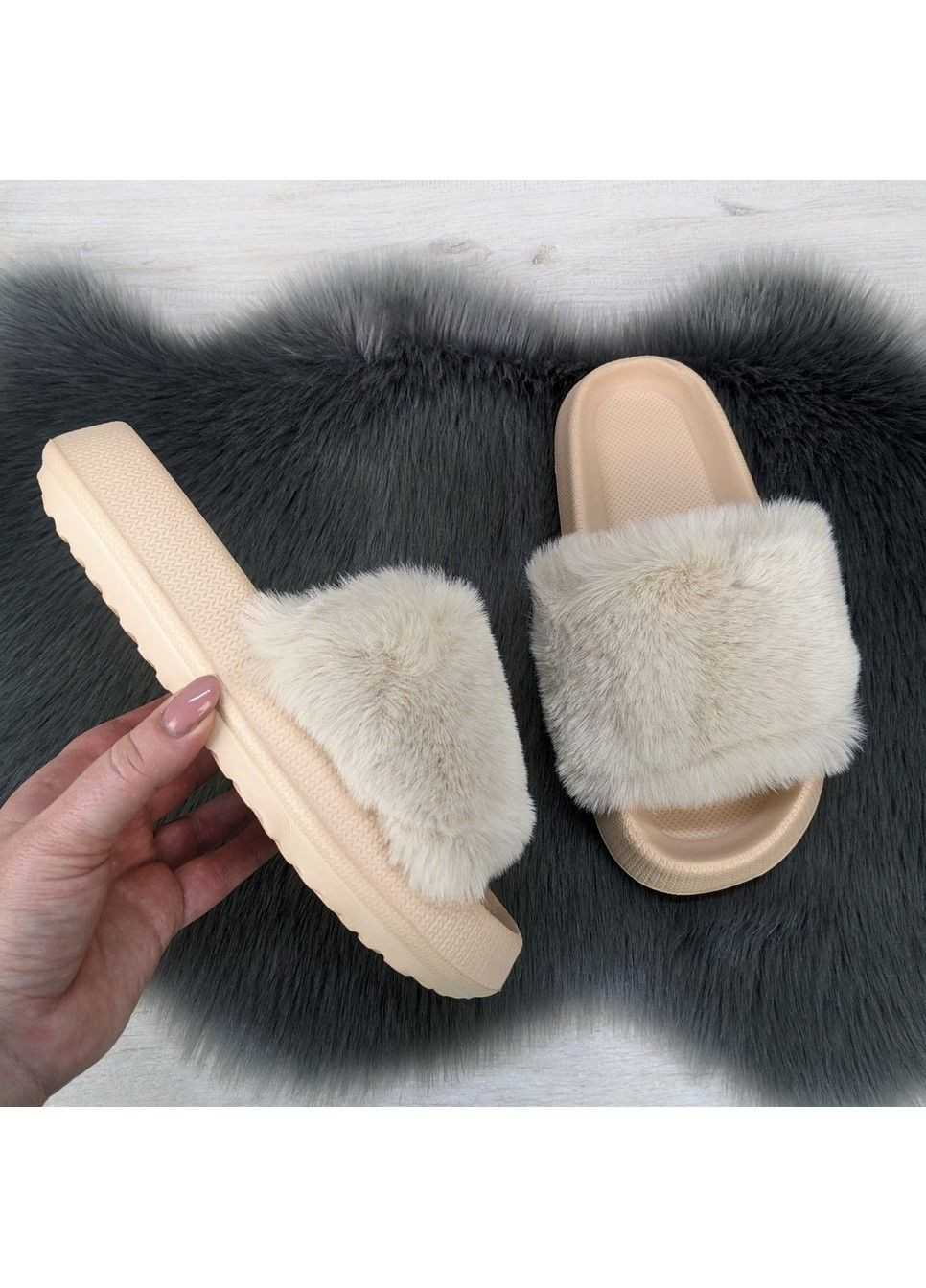 Шльопанці жіночі хутряні на пінковій підошві Fashion (299146650)