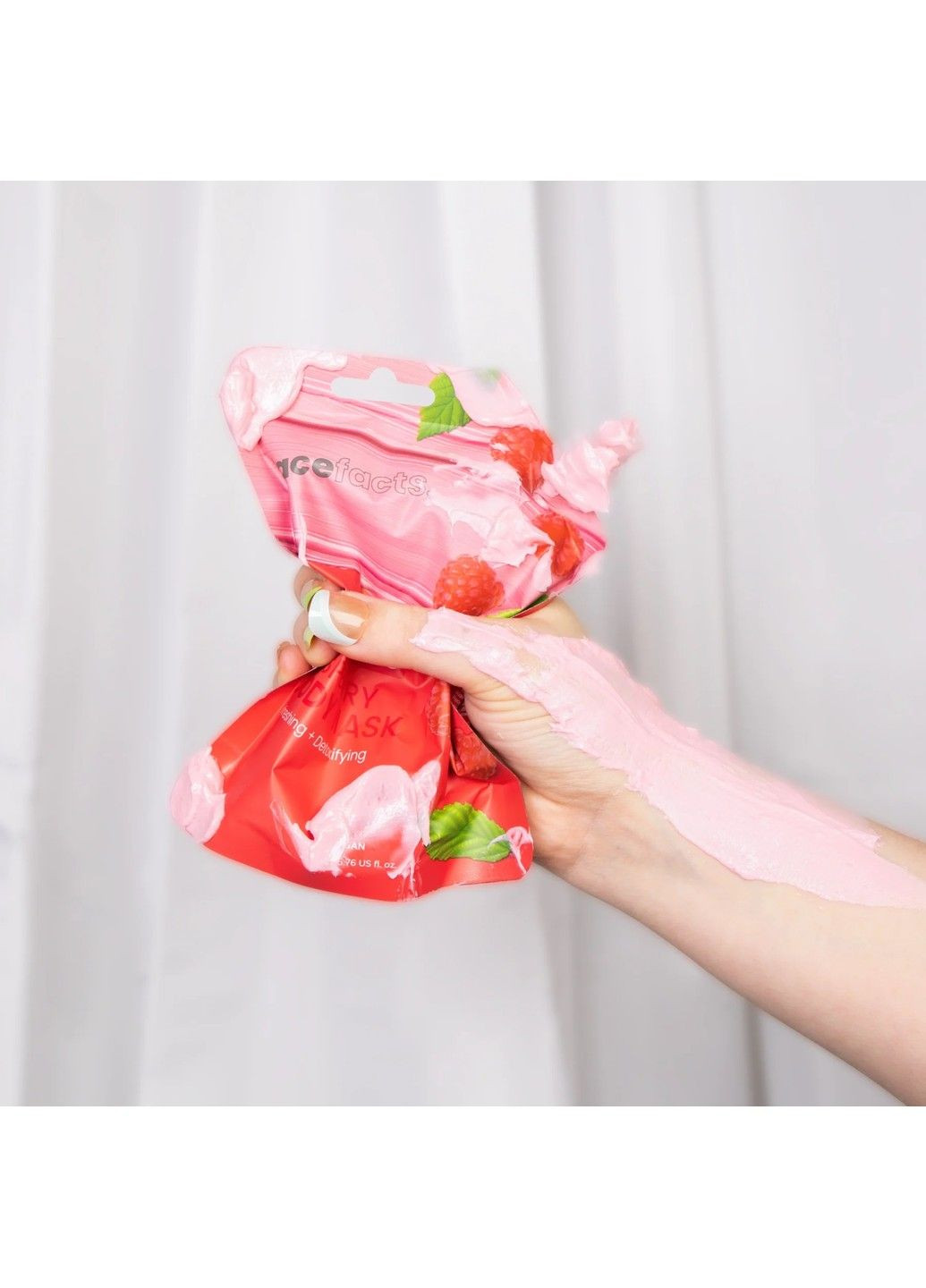 Осветляющая грязевая маска для тела Малина 200 мл Face Facts (298056344)