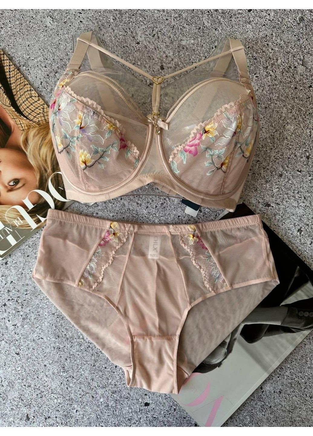 Пудровый роскошный женский комплект белья на чашку d с мягкой чашкой и изящной вышивкой пудровый CHLX