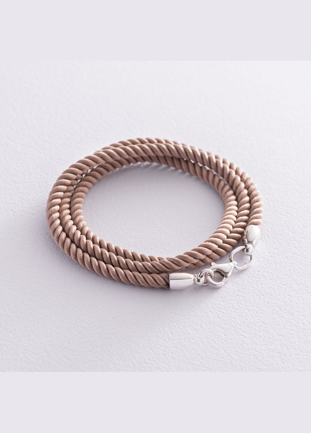 Шелковый бежевый шнурок с гладкой серебряной застежкой (3мм) 18395 40 Oniks (264024170)