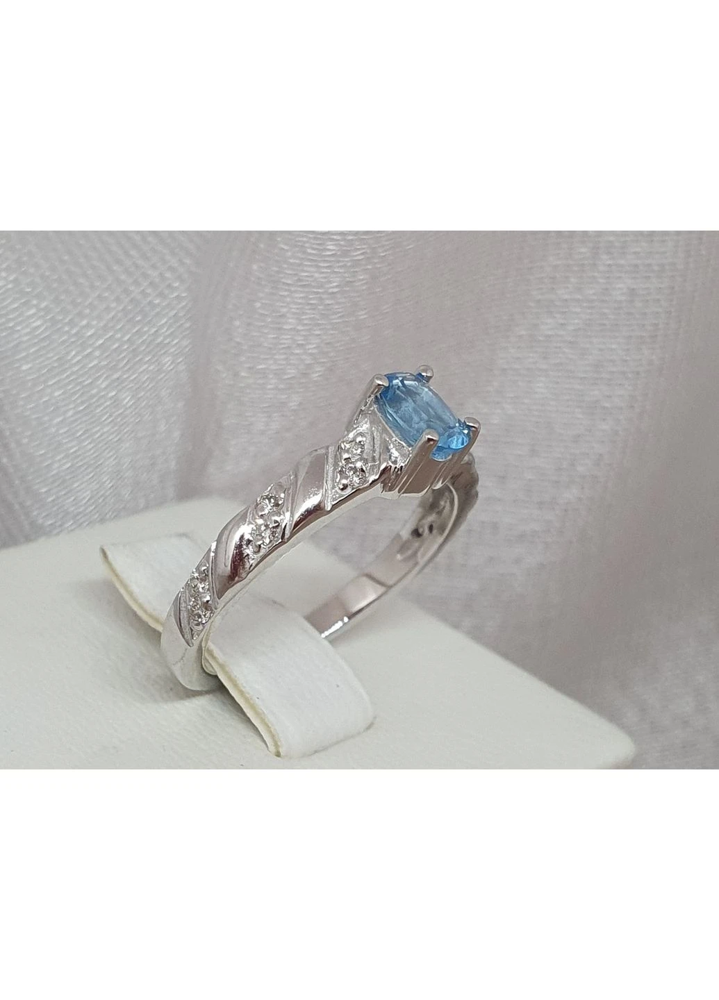 Золотое кольцо с бриллиантами и топазом. Б10556/1 No Brand (386019138)