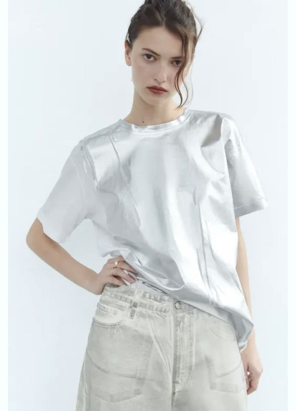 Футболка серебряная фольга с напылением оверсайз металлизированная тренд Zara - (324445135)