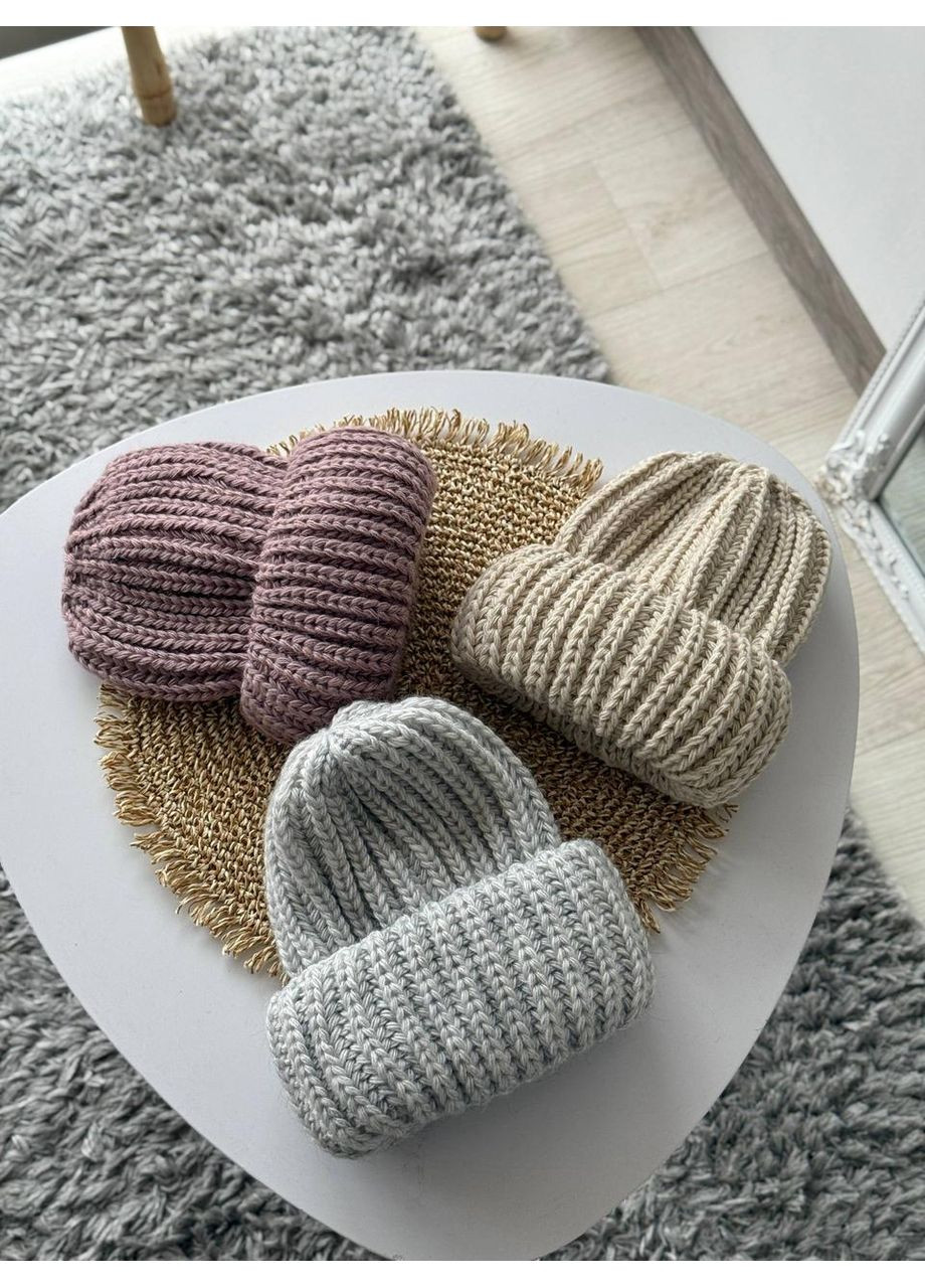 Об'ємна в'язана жіноча шапка/ Тепла зимова шапка з закотом/М'яка шапка ручне в'язання Сіро-Блакитний No Brand (370204614)