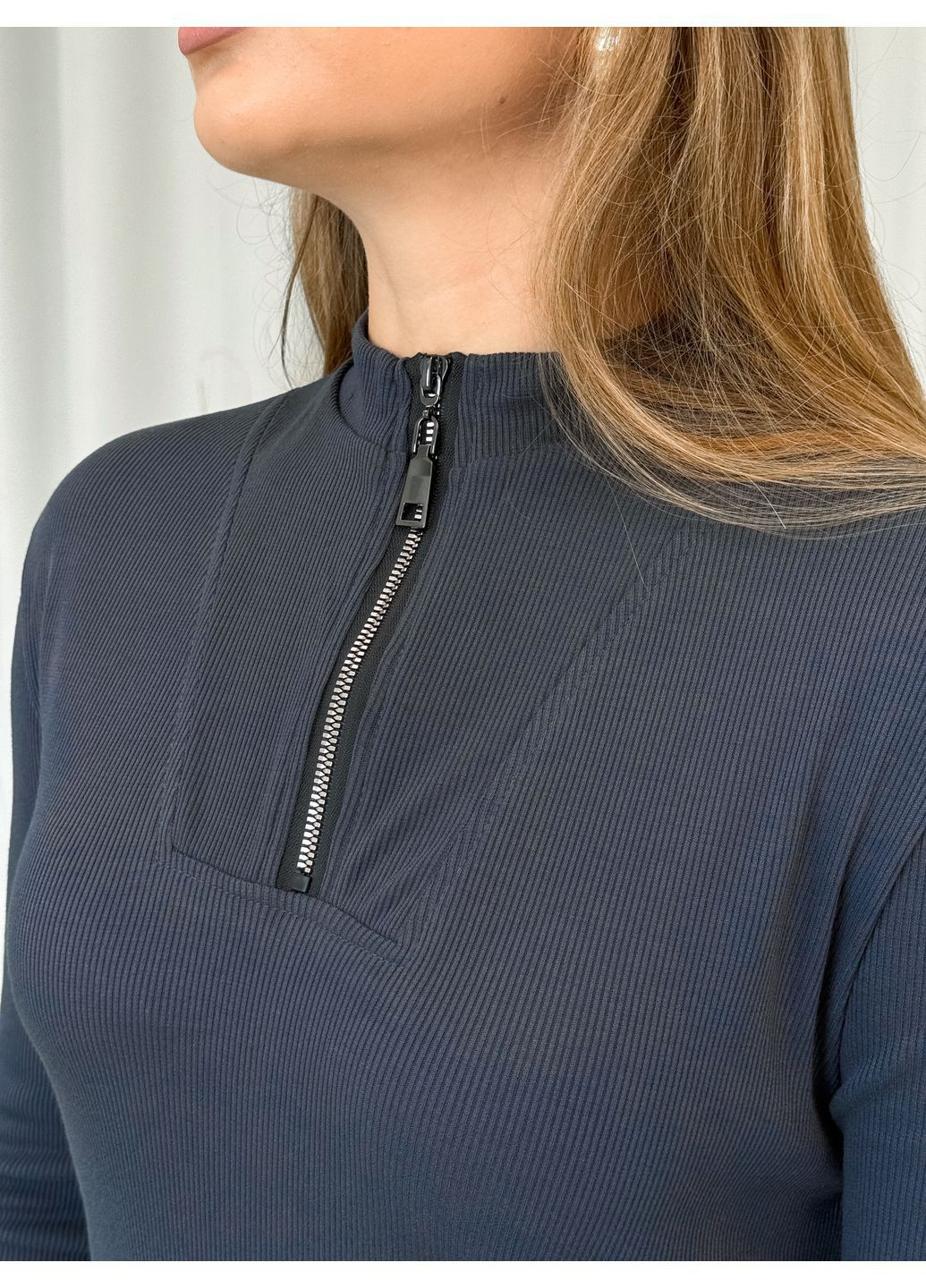 Серое длинное платье в рубчик No Brand