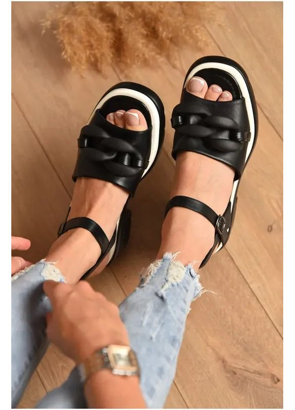 Черные черные босоножки широкая подошва Башили с ремешком с цепочками, на тракторной подошве