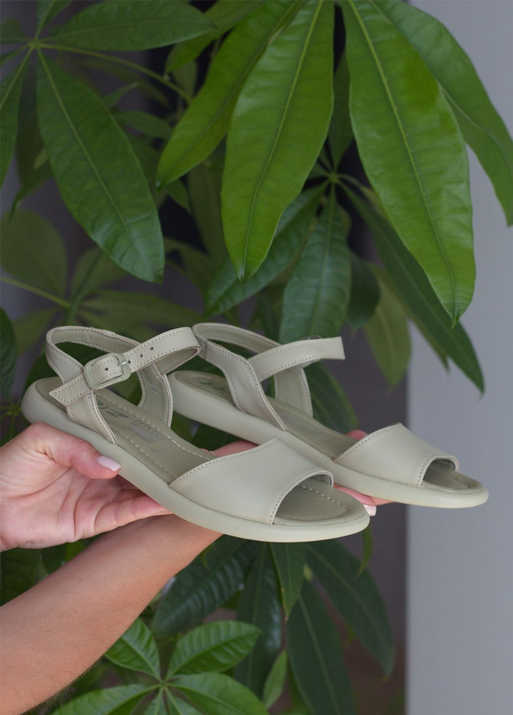 Зеленые босоножки женские из натуральной кожи No Brand с ремешком с пряжкой