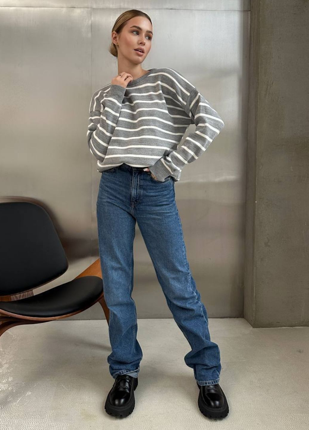 Серый демисезонный базовый свитер в полоску джемпер Україна