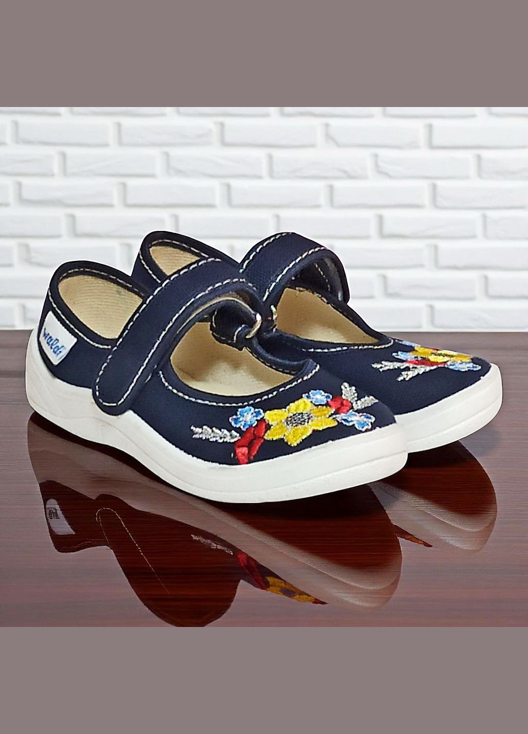 Синие ортопедические закрытые тапочки на липучке сменка в садик для девочки валди Waldi с вышивкой